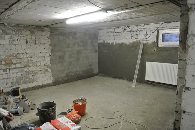 008.JPG (933.77 KiB) 14659 mal betrachtet erste Wand angeputzt, zweite Wand putzt sich auch