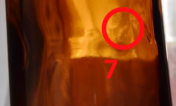 2 Bläschen (Durchmesser je ca 1 mm)