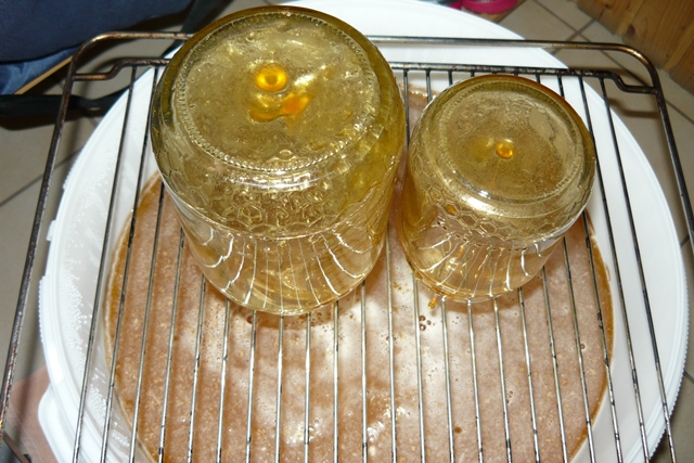 Die Gläser abtropfen lassen.
