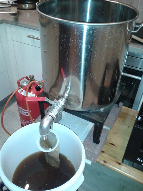 Die Würze sieht zwar ein bischen dunkel aus, aber ich denke das gibt sich noch