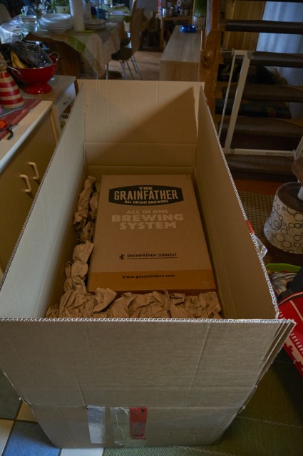 Der GF kam in einen riesen Karton, weil ich ja auch Malz noch gleich mit bestellt habe.<br />Also sehr gut verpackt, Karton in Karton und nochmal ein dritter Karton.<br />Der Mundschenk war aber auch Karton in Karton und somit gut verpackt.