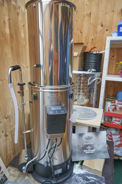 _DSC2008 NEX-5R 09-03-17+.jpg (2.11 MiB) 5698 mal betrachtet Der GF ist sehr hoch.<br />Das hat mir beim Mundschenk bißchen besser gefallen, das er breiter und nicht so hoch war.