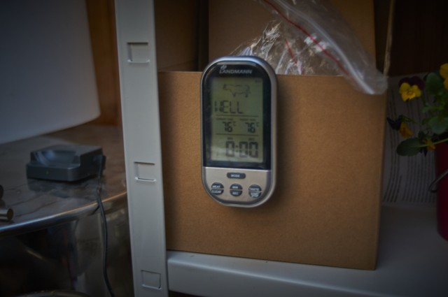 Mein extra Thermometer zeigte immer exakt das gleiche an als der GF, als hatte er Oben genau so viel Temp. als unten wo er gemessen hat.<br />Beim Mundschenk war Oben oft 2°C mehr als der Mundschenk unten gemessen hat und wenn ich den Pumpenhahn halb aufgemacht hatte waren beim Mundschenk auch oben 4°C mehr.<br />Das gibt es bei den GF nicht.... Oben und unten sind gleiche Temperaturen! TOP.
