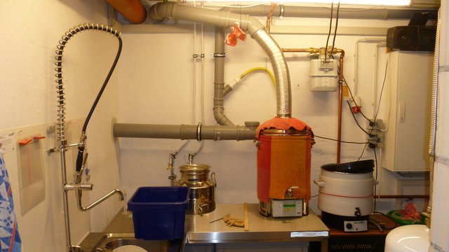 P1060826.JPG (2.89 MiB) 8237 mal betrachtet Braumeister mit Haube und Abluftrohr