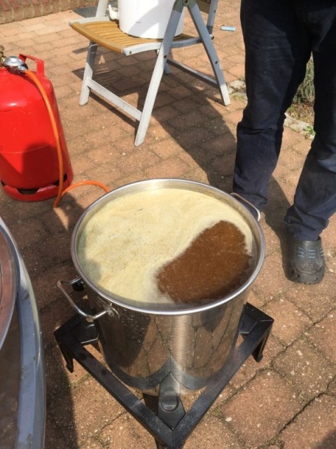 Wallendes Kochen dank Gas. Günstig in der Anschaffung und robust.