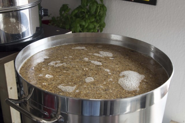 Rührwerk entfernen und abgedeckt 15 Minuten Läuterruhe halten