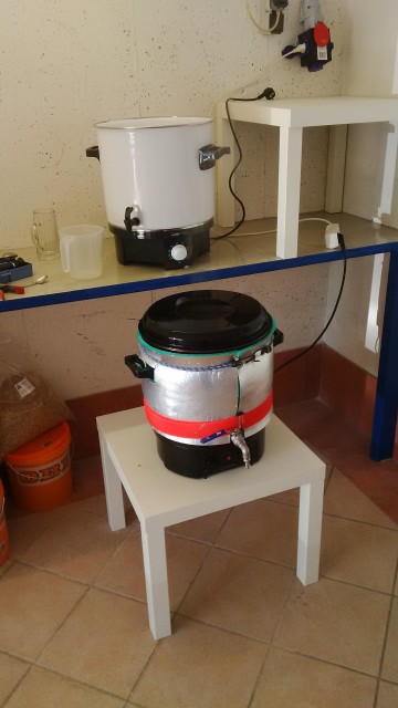 11 Kochaufbau.jpg (943.4 KiB) 3775 mal betrachtet mit Deckelausschnitt, da der Biggie eigentlich schon zu stark (sprudelnd) kocht.