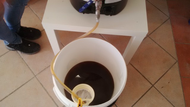 14 Hopfenfilter.jpg (784.98 KiB) 3775 mal betrachtet nach dem Whirlpool kommt noch ein Filter zum Einsatz