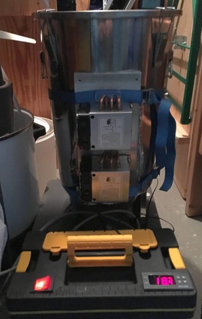 fertig-650x1024.jpg (80.74 KiB) 4395 mal betrachtet Kühlung in Betrieb!