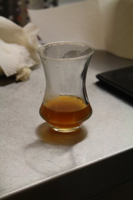 4 Liter waren bis zu diesem Zeitpunkt zurück in den Bottich gegangen. Einer sollte noch folgen, dann war es in meinen Augen okay.