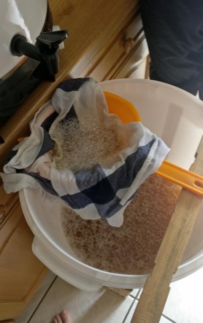_6_Hopfen_seihen.jpg