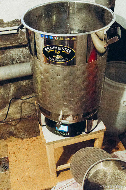 wb080717-1.jpg (225.94 KiB) 6132 mal betrachtet 60 Jahre Qualität in Holz, wird demnächst ersetzt!