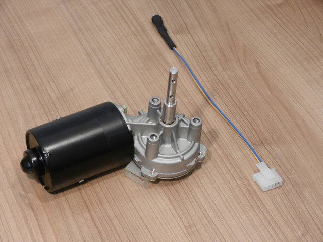 _1_Motor mit Welle und Adapter.JPG