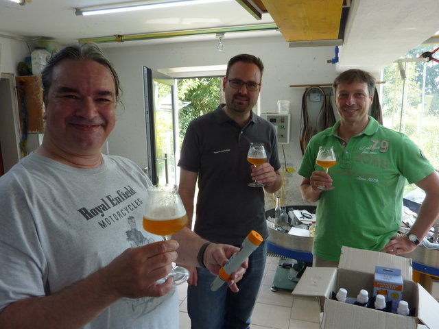 ein New Zealand Lemon wird verkostet