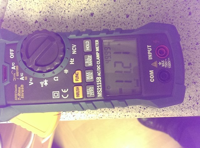 11,2 A x 230 V  -&gt; rund 2500W