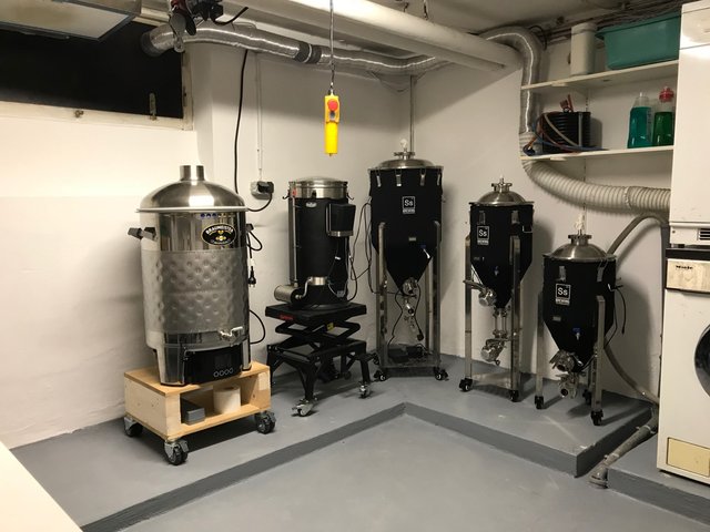 IMG_0542.jpg (246 KiB) 12502 mal betrachtet Waagerechter Betonsockel