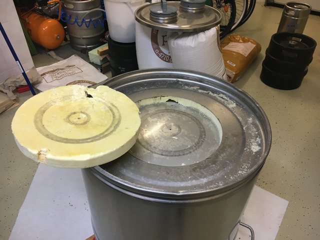 Immerhin war die Isolation homogener als bei dir- bringt dem Hobbybrauer nur leider nichts^^