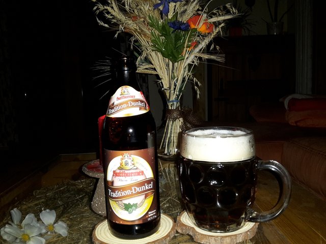 Tradition Dunkel.jpg