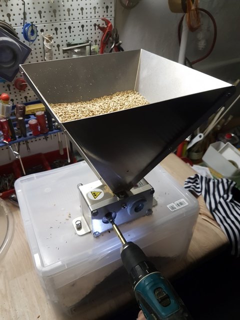 Dank Mattmill und Makita war der Rest der Schüttung schnell geschrotet.