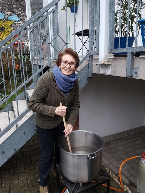 Die Oma darf natürlich nicht fehlen.