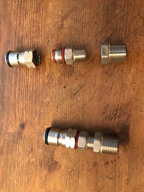 IMG_0875.jpg (309.76 KiB) 19091 mal betrachtet Adapter von 3/8" NPT Innengewinde auf NC Ball Lock Post