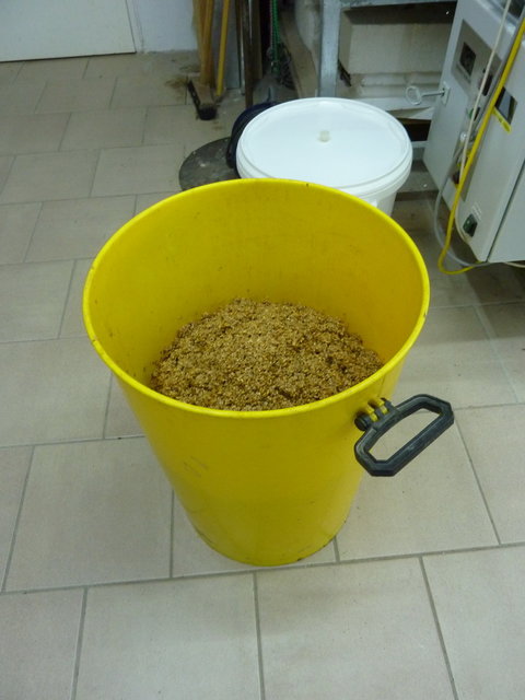 P1090188_Bildgröße ändern.JPG (211.61 KiB) 3588 mal betrachtet für die Hühner und Enten eine Extra-Sonntagsjause