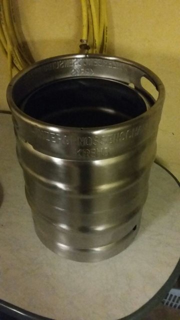 EURO-Keg aus Ebay 3/4&quot; Anschluss war schon drin. Musste nur aufgeschnitten werden....