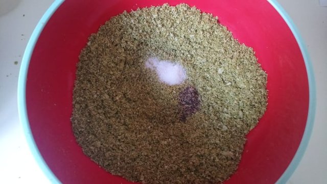 Hopfendolden mach ich lieber klein. Ein bisschen Hefenärsalz sollte bei dem hohen Saftanteil nicht schaden und ein bisschen Irish Moss schadet (fast) nie