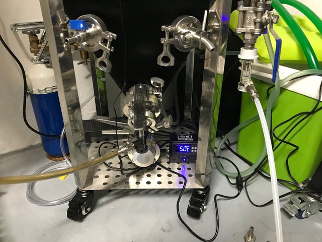 IMG_0937.jpg (297.24 KiB) 13962 mal betrachtet Aufbau am Unitank