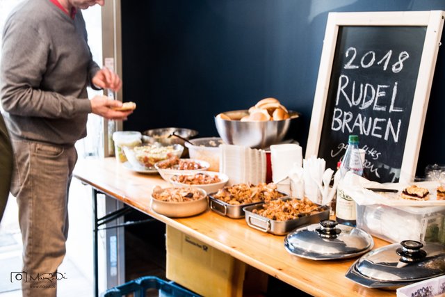 2018.04.08_Pre-Opening_Rheinküste_Braumanufaktur_064.jpg (1.82 MiB) 12930 mal betrachtet nach viel Arbeit brauchts auch viel Abendessen