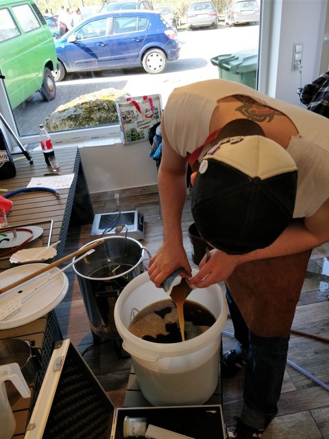 IMG-20180408-WA0013.jpg (154.88 KiB) 12931 mal betrachtet first pitch