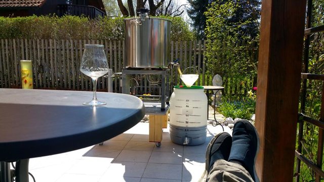 K640_Und ab ins fass.JPG