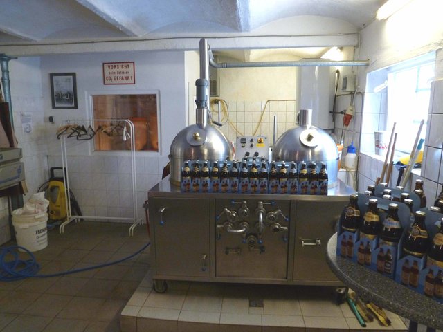 Die selbstentwickelte Brauanlage des Brauereiinhabers.