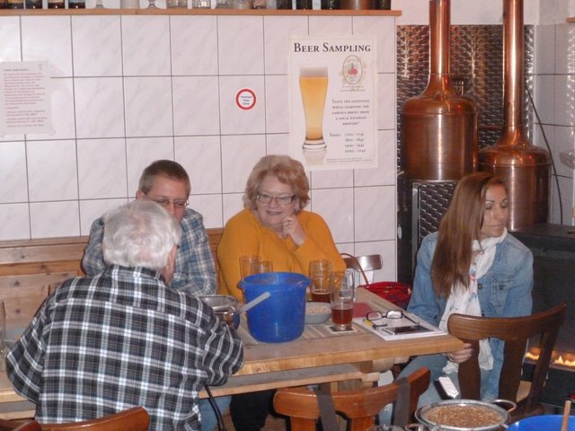 Angeregte Gespräche bei guter Stimmung.