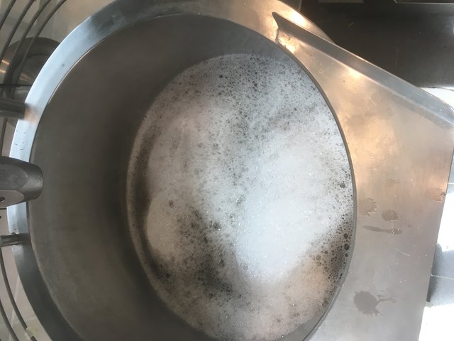 Das ist der andere Kocher mit Rührwerk( ausgebaut) Thermoöl beheizt 80 Liter