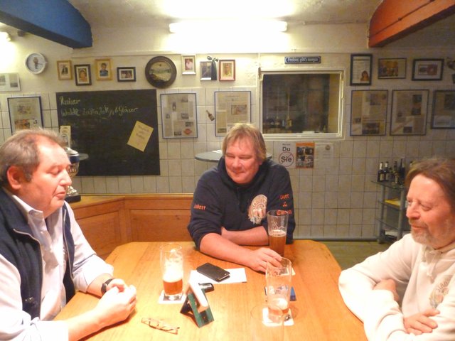Am Ende saß ich noch mit dem Team vom Stadlbräu zusammen. In der Mitte, der Chef. Echt pfundige Leute!