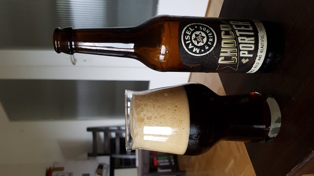 Es heisst zwar Choco Porter, aber ich finde, man schmeckt auch etwas Kaffee