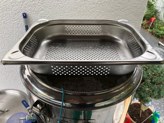 IMG_8913.jpg (353.32 KiB) 3204 mal betrachtet Neuer Nachgussverteiler passt leider nicht ganz in den Thermobehälter