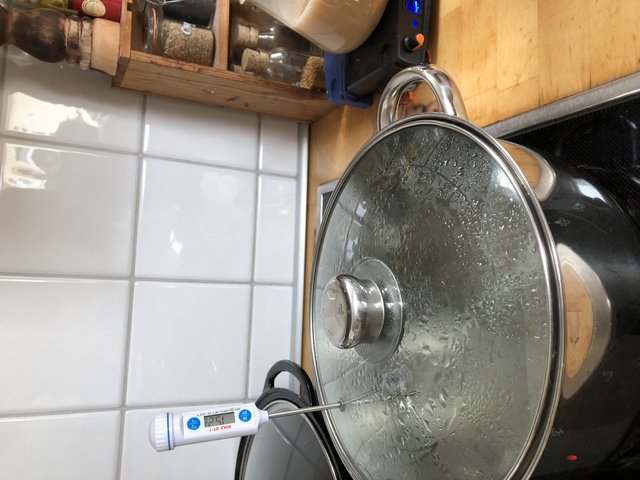 Nachgüsse mache ich im 3,5L Topf auf dem Herd