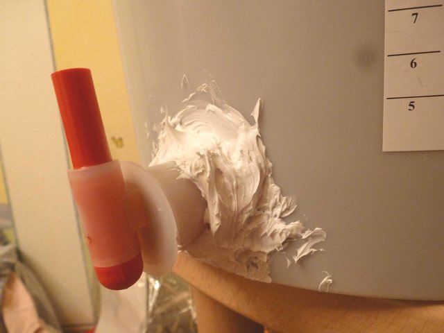 Leider musste ich die Spunddichtung dicke mit Silikon versehen.
