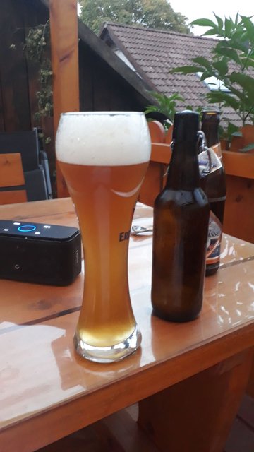 So lasse ich den Brautag fast immer ausklingen. Sauna, und dazwischen uf der Terasse meine Biere. hier ein Weizenbock.