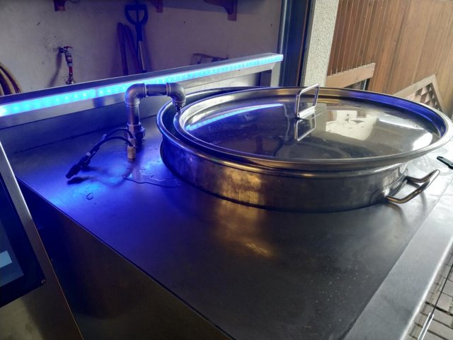 K1024_IMG_20181107_082731.JPG (93.97 KiB) 6484 mal betrachtet Die Verrohrung vom Läuterbecken zur Sudpfanne wurde endlich fix installiert