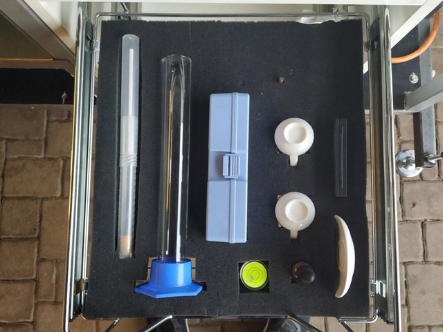 K1024_IMG_20181107_082841.JPG (111.87 KiB) 6484 mal betrachtet Schublade unter der Sudpfanne mit "Messutensilien"