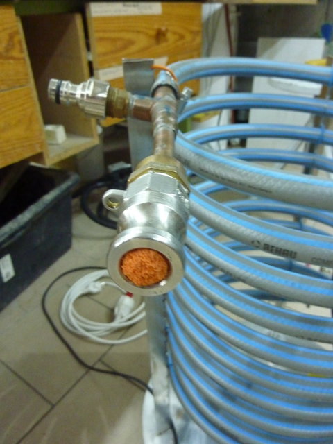 P1090584_Bildgröße ändern.JPG (484.61 KiB) 4613 mal betrachtet Schaumstoffkugel wartet auf den Abschuss