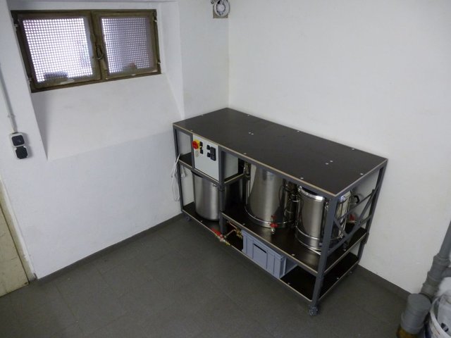Anlage abgebaut mit angehängtem Tisch