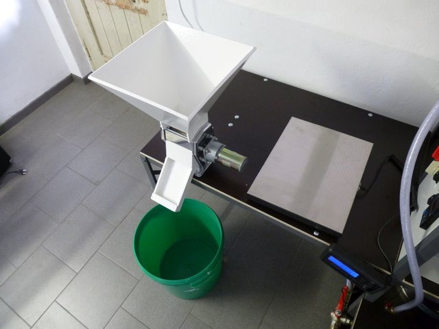 Mühle mit Paketwaage