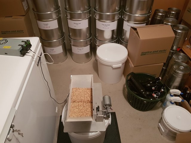 02-Schroten.jpg (286.73 KiB) 6431 mal betrachtet Schroten mit ca. 70 U/min