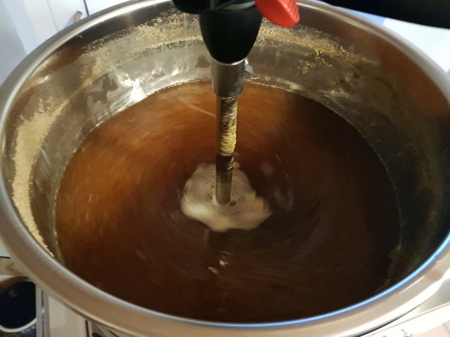 18-Whirlpool.jpg (276.52 KiB) 6431 mal betrachtet Dank viel zu schnellem Whirlpool aus glasklarer Würze wieder Brei gemacht, ich muss das echt lassen mit diesem Andrehteil...