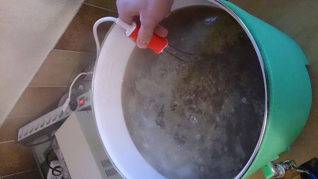 Hopfenkochen unter Zuhilfenahme eines kleinen Tauchsieders