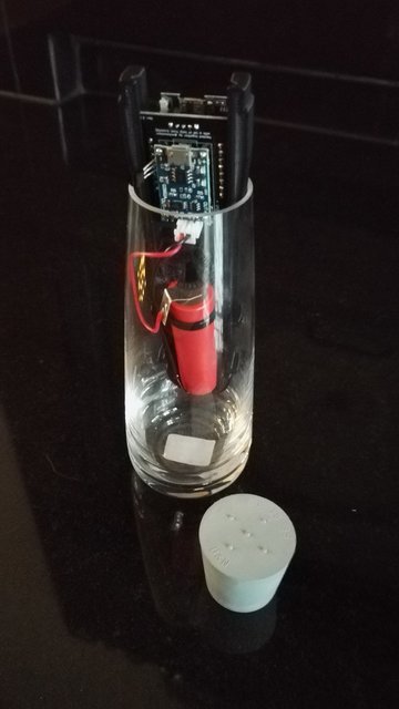 Vase mit Schlitten